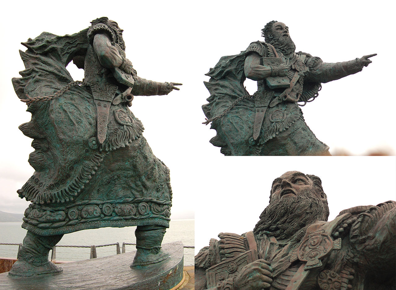 Escultura del monje en la isla Samphire. Wikimedia Commons